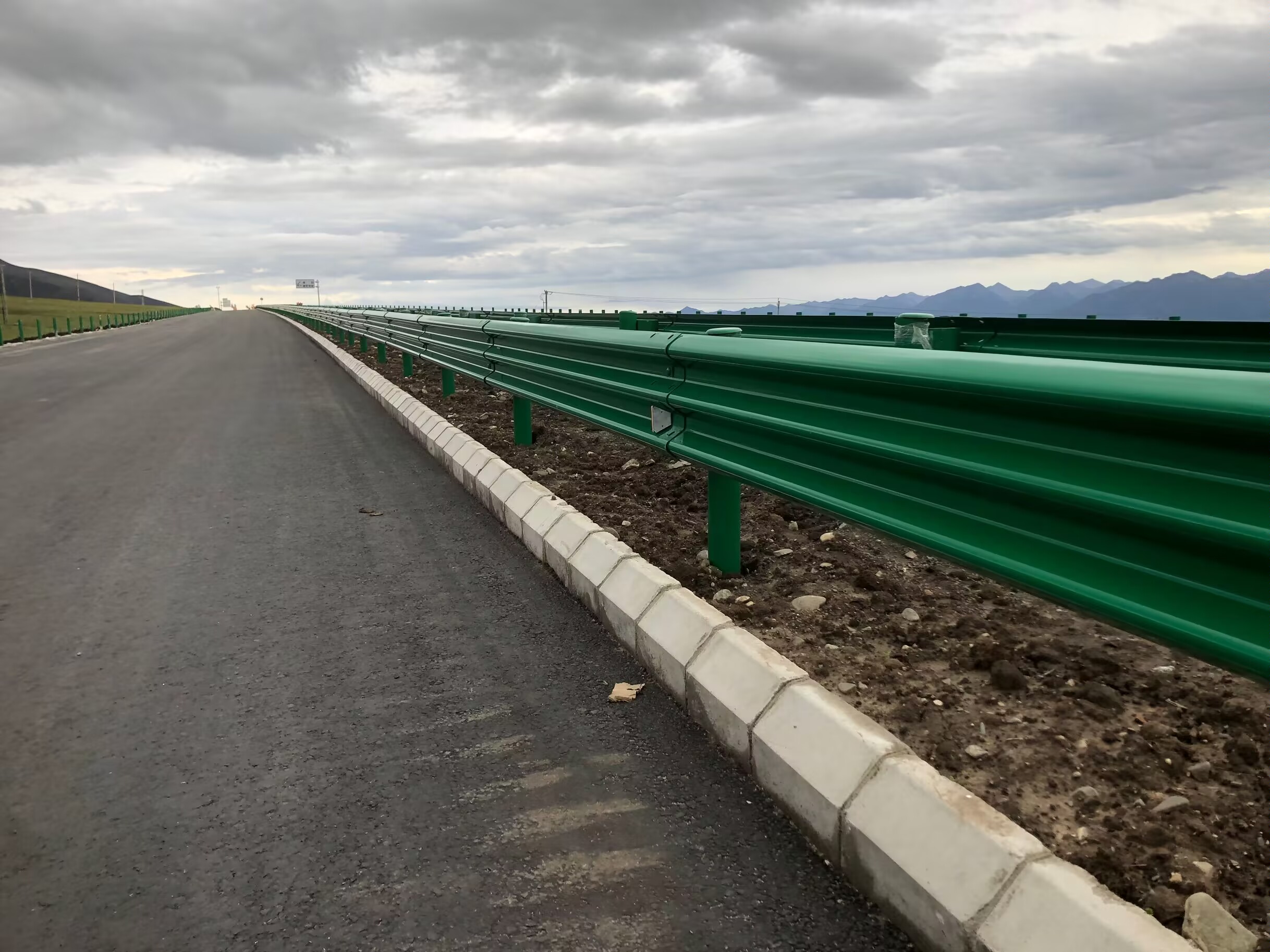 错那县乡村公路波形护栏波形护栏板 - 推荐